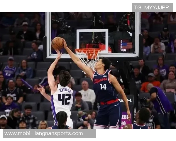 祖巴茨进攻受限难以发挥卢指导无奈回应包夹困境